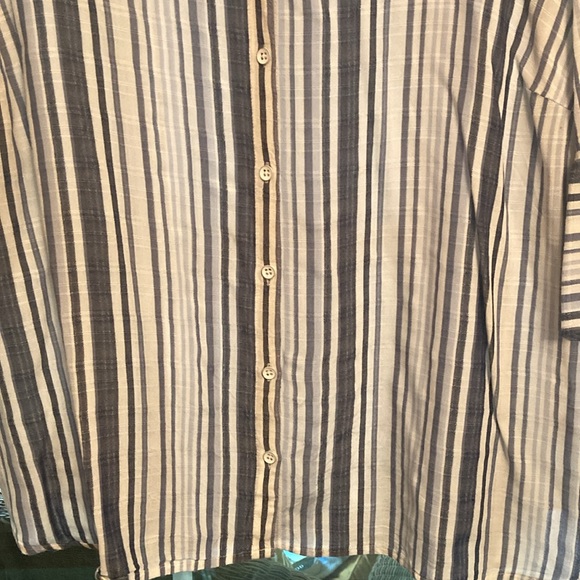 Blouse. 2X Rayon Blue/white striped. Button down, V-Neck with flouncy 3/4 sleeve - Picture 5 of 12